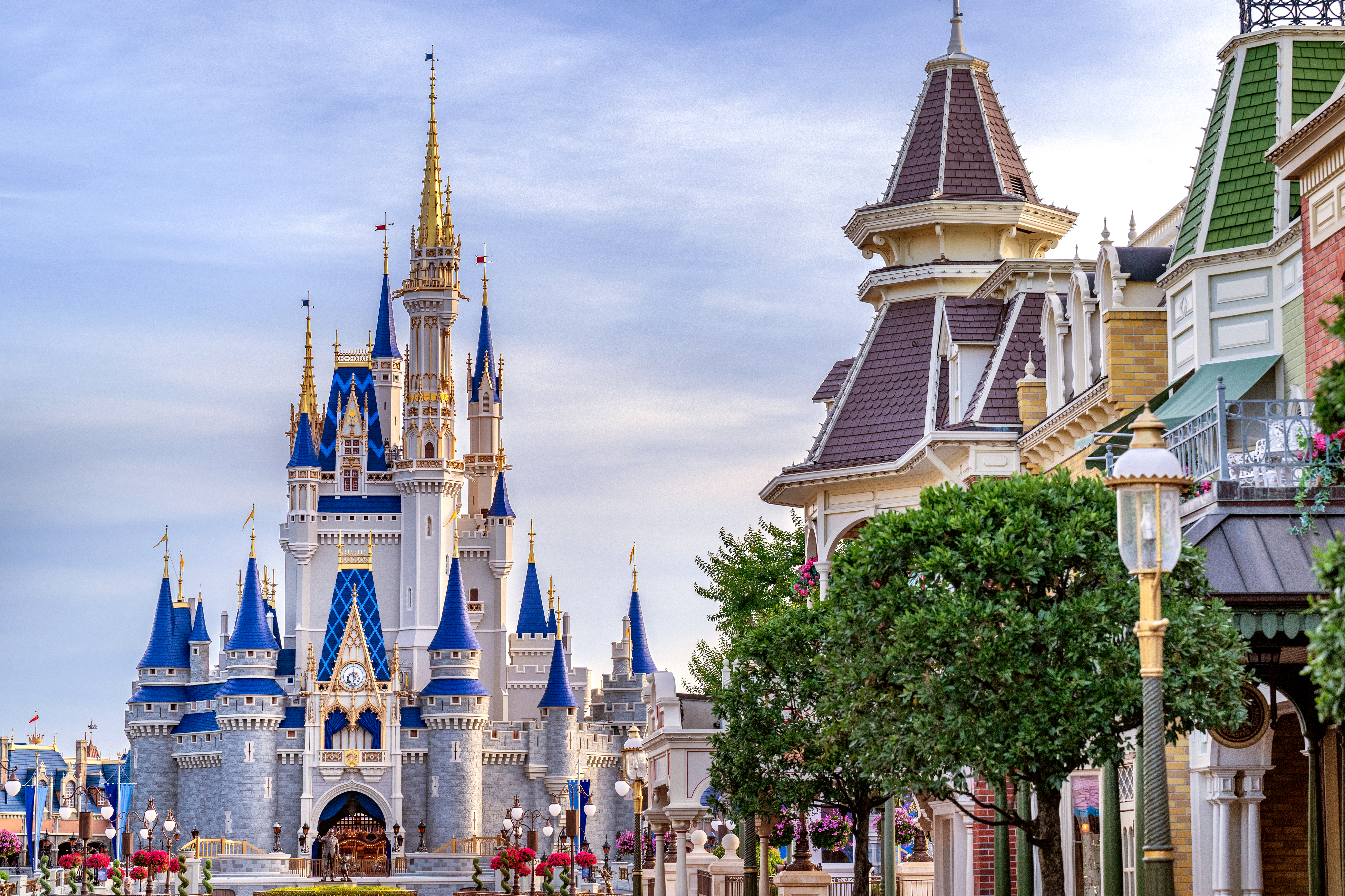 Beating the Heat: How First-Time Families Survive a Summer Day at Disney & Universal ☀️